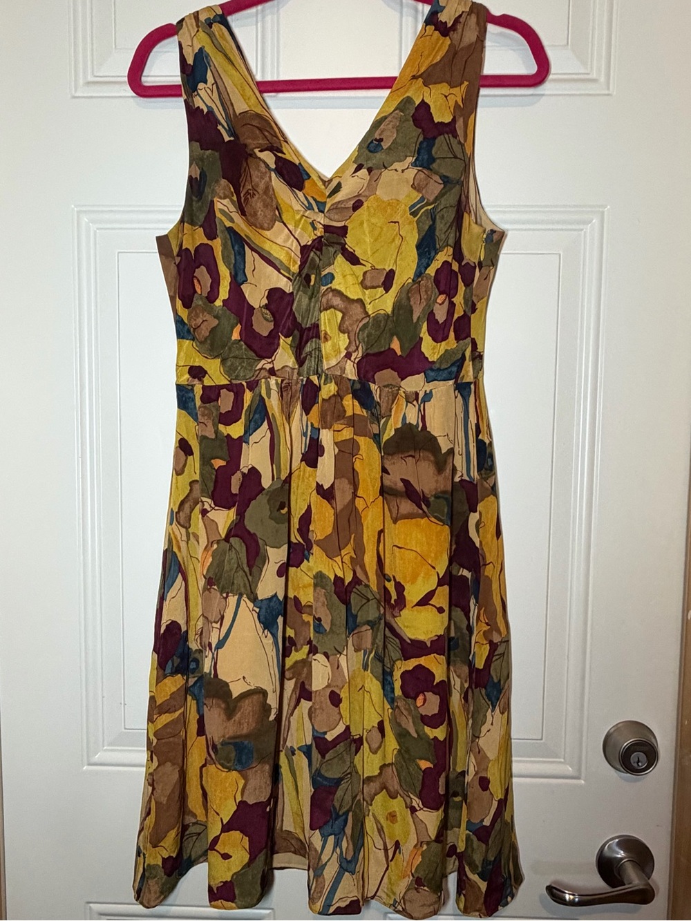 100% silk outer Banana Republic Women's Yellow Floral V-Neck fit and flare Dress